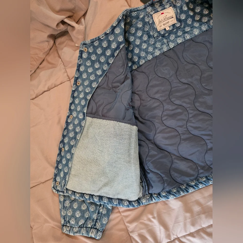 Levi's Premium Blue Quilted Floral-Print Jacket SizeL NWT - Picture 4 of 16